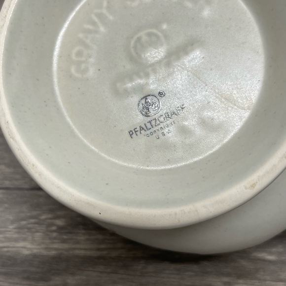 Pfaltzgraff Heirloom Gravy Boat – Vintage Stoneware Floral Pedestal Server - Picture 6 of 8